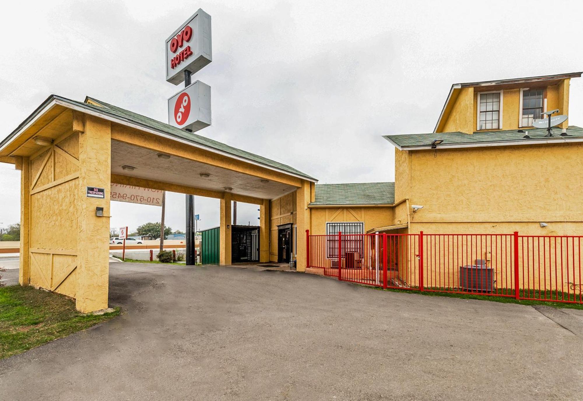Oyo Hotel San Antonio Lackland Near Seaworld Εξωτερικό φωτογραφία