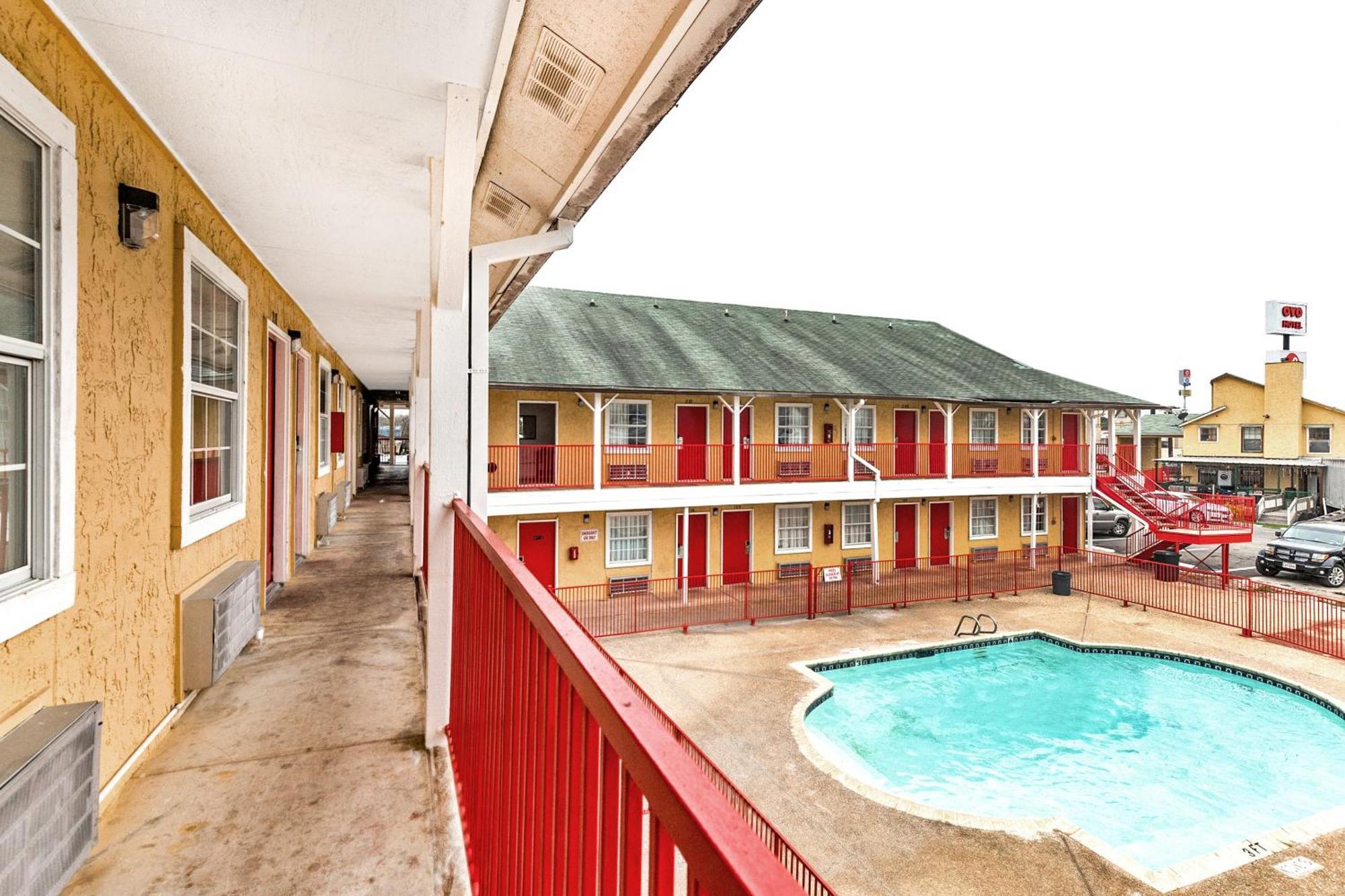 Oyo Hotel San Antonio Lackland Near Seaworld Εξωτερικό φωτογραφία