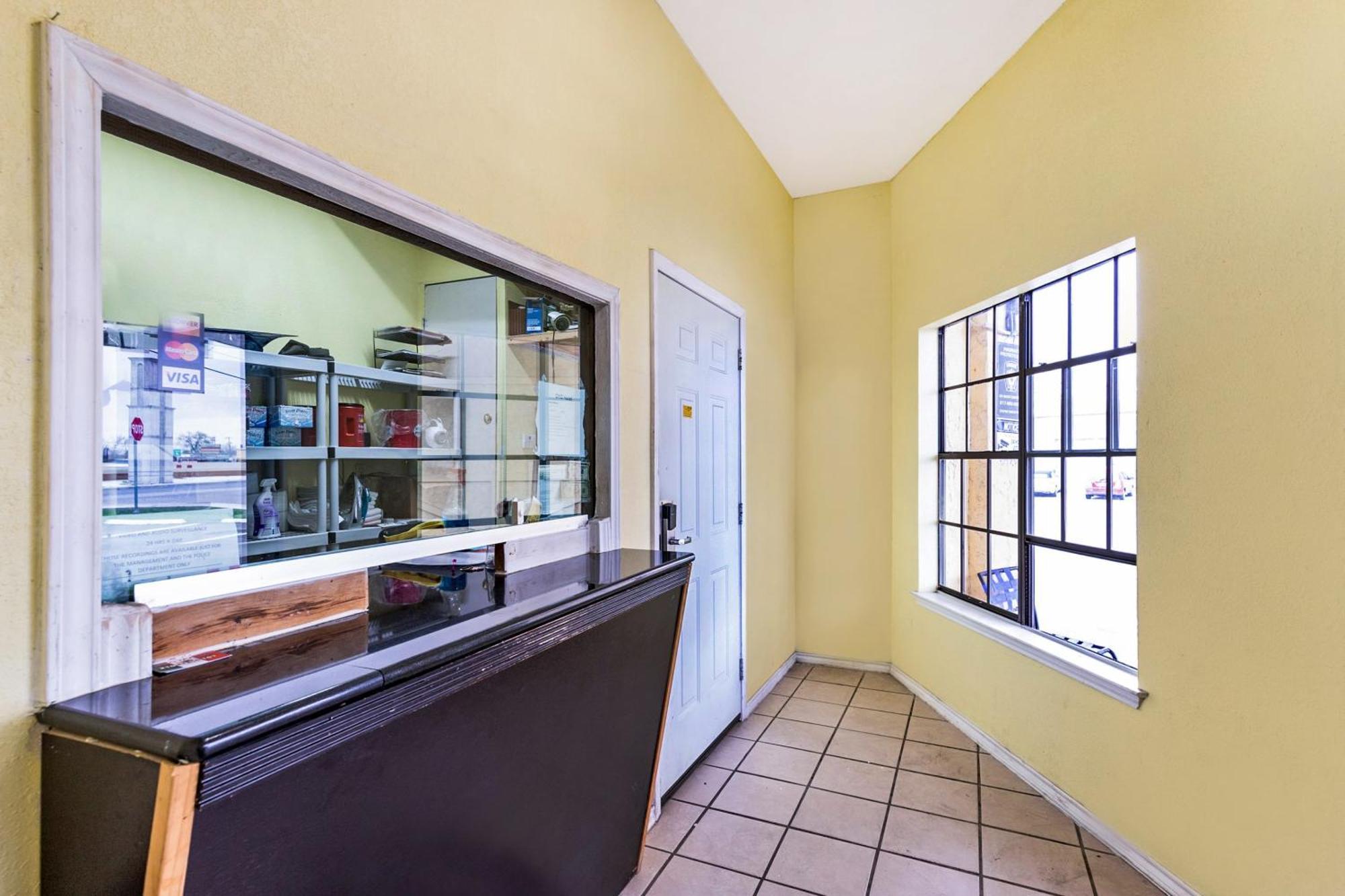 Oyo Hotel San Antonio Lackland Near Seaworld Εξωτερικό φωτογραφία