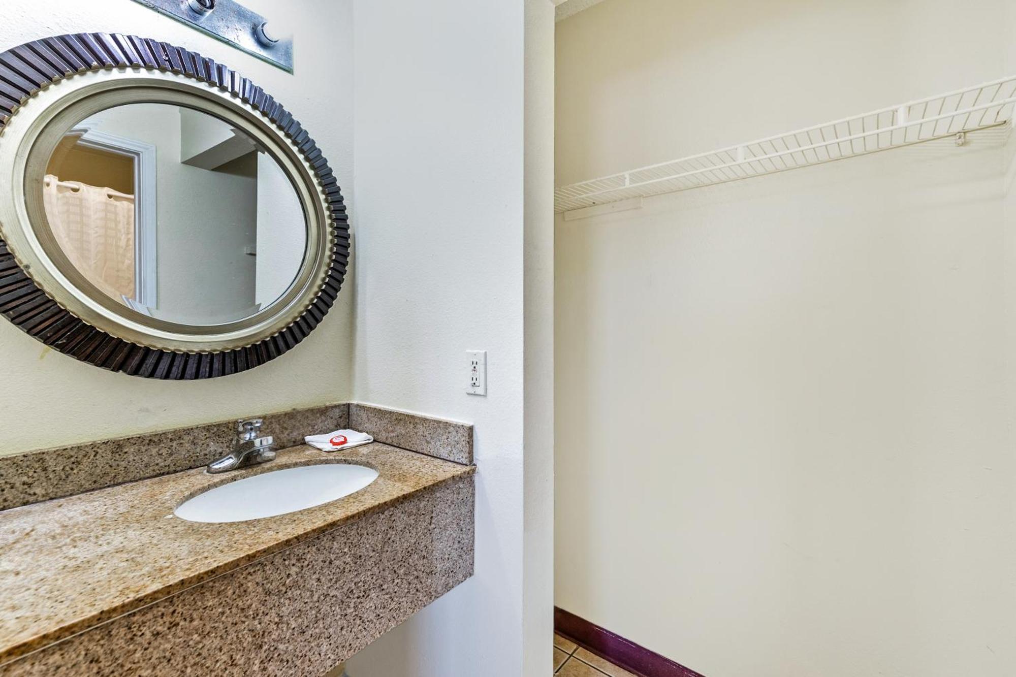 Oyo Hotel San Antonio Lackland Near Seaworld Εξωτερικό φωτογραφία